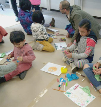 espejos del viento taller arte terapia para niños pintando dibujos
